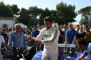 Franco Leogrande festeggia la vittoria (foto Giuseppe Carrone) Franco Leogrande festeggia la vittoria (foto Giuseppe Carrone)
